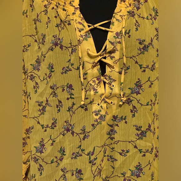 Old Navy Blouse - Picture 3 of 7